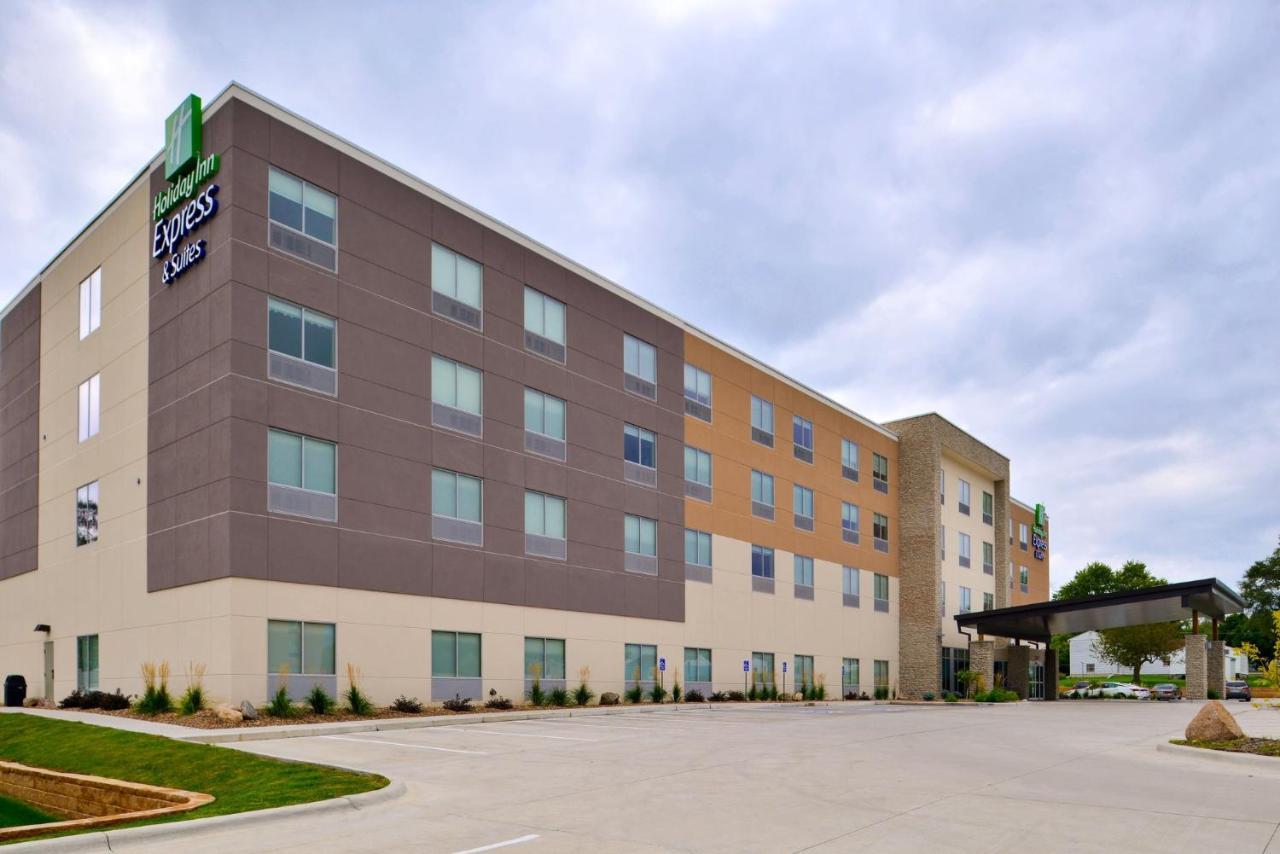 Holiday Inn Express & Suites - Ottumwa By Ihg Exterior foto